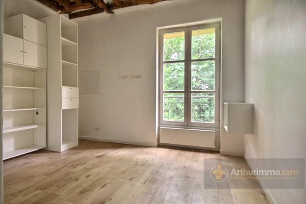 Vente                                                      Appartement
                        
                     3 pièces                      57 m2                     à Charenton-le-Pont
