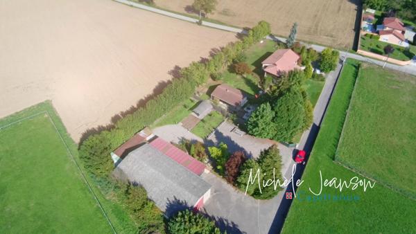 À VENDRE – Bâtiment avec fort potentiel d’aménagement (38)