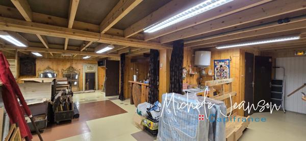 À VENDRE – Bâtiment avec fort potentiel d’aménagement (38)