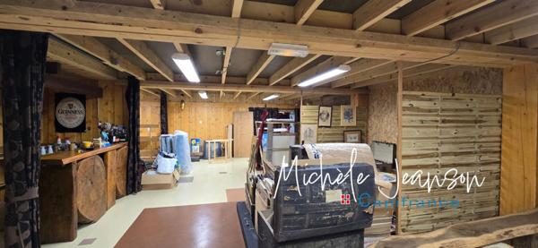 À VENDRE – Bâtiment avec fort potentiel d’aménagement (38)