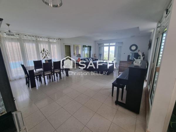 Villa sur la crête – maison d’architecte avec vue dégagée et cadre d’exception