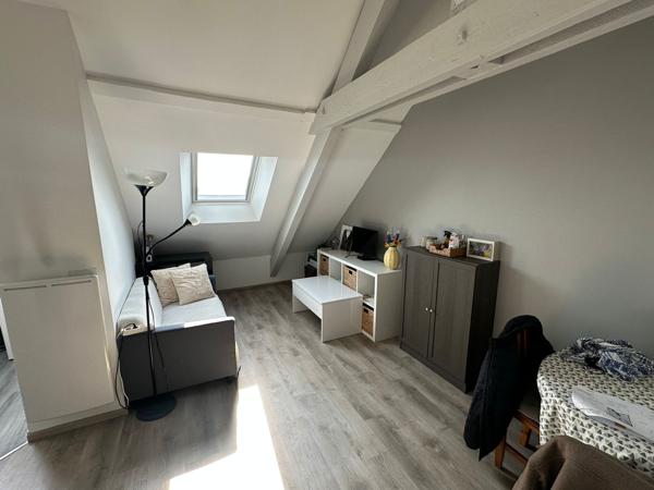 Tours (37000) À vendre – Grand studio rénové avec chambre indépendante – Tours Quartier LAKANAL