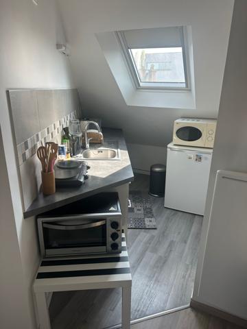 Tours (37000) À vendre – Grand studio rénové avec chambre indépendante – Tours Quartier LAKANAL