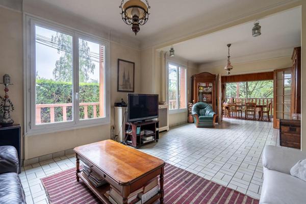 MAISON INDIVIDUELLE DE  (8 PIECES)