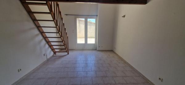 APPARTEMENT T1 EN DUPLEX - COUR - PLACE DE PARKING - CLIMATISATION