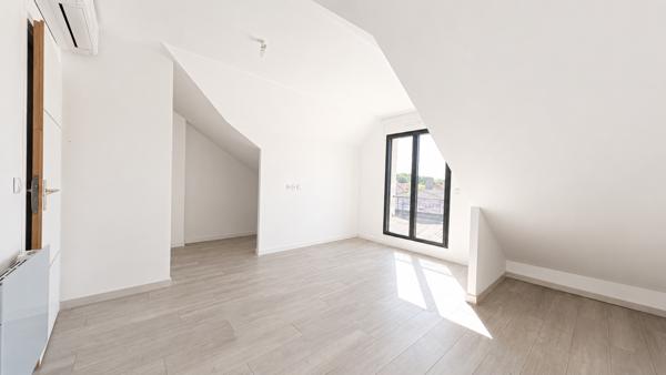 Maison
         8 pièces
        - 140 m² Bien prestige 575 000 € *