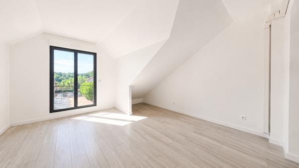 Maison
         8 pièces
        - 140 m² Bien prestige 575 000 € *