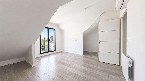 Maison
         8 pièces
        - 140 m² Bien prestige 575 000 € *