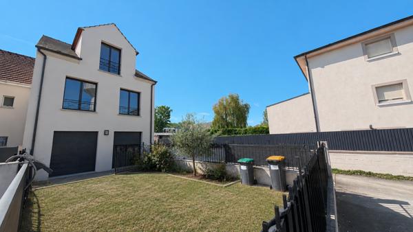 Maison
         8 pièces
        - 140 m² Bien prestige 575 000 € *