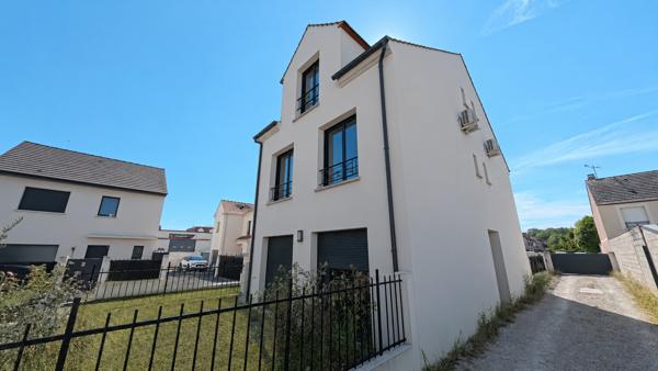 Maison
         8 pièces
        - 140 m² Bien prestige 575 000 € *
