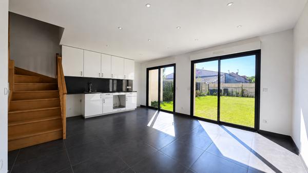 Maison
         8 pièces
        - 140 m² Bien prestige 575 000 € *