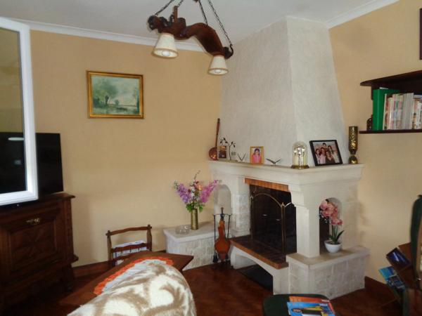 Maison à vendre 5 pièces PONS (17)Maison de 130m2 sur sous sol intégral avec grand terrain