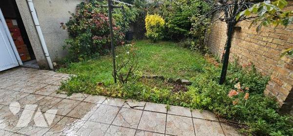 ROSENDAEL QUARTIER TRES CALME
Entrée carrelée (7,50 m²) avec vestiaire, WC, séjour carrelé (19...