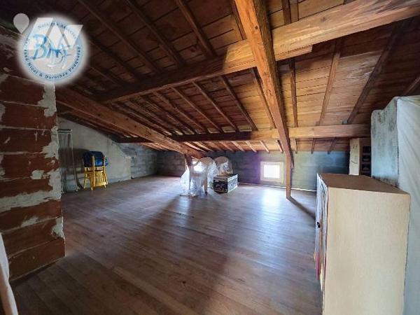 Cette maison située à Lorient dispose d'une surface habitable de 80 m² environ et se trouve sur...