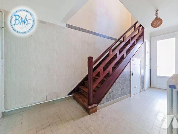 Cette maison située à Lorient dispose d'une surface habitable de 80 m² environ et se trouve sur...