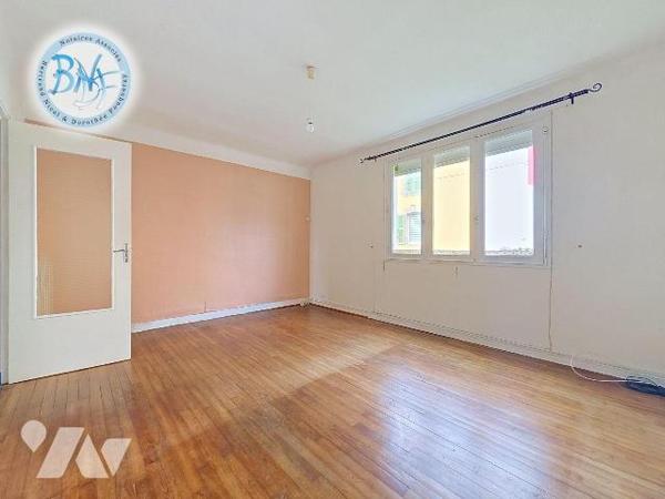 Cette maison située à Lorient dispose d'une surface habitable de 80 m² environ et se trouve sur...