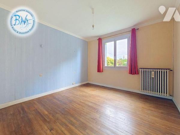 Cette maison située à Lorient dispose d'une surface habitable de 80 m² environ et se trouve sur...