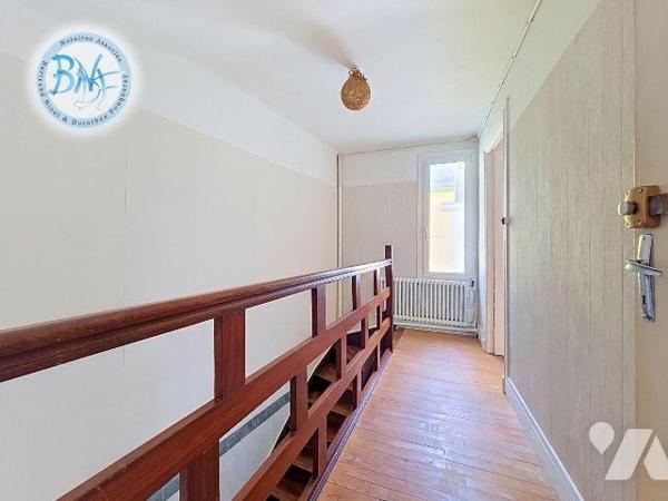 Cette maison située à Lorient dispose d'une surface habitable de 80 m² environ et se trouve sur...