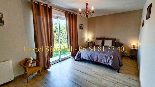 Maison entièrement de plain - pied 9 pièces de 140 m2 à Beaumont sur Sarthe