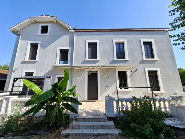 Maison Montceau Les Mines 12 pièces, 7 chambres, 3 sdb et 3 WC, 250 m2 avec un terrain de 1622m2