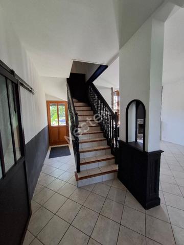 Maison Montceau Les Mines 12 pièces, 7 chambres, 3 sdb et 3 WC, 250 m2 avec un terrain de 1622m2