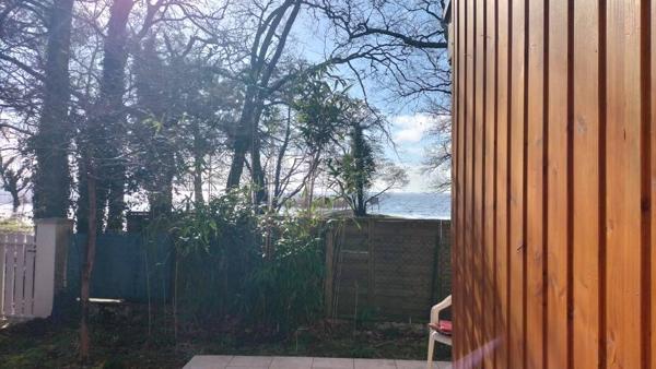 RARE : charmante maison en première ligne du Lac offrant une vue panoramique imprenable