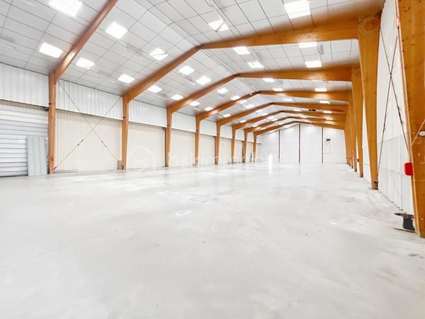 Local de stockage de 710 m²