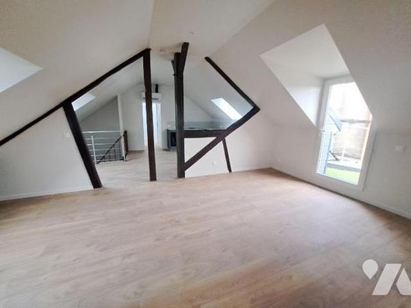 HYPER CENTRE VILLE - AU PIED DES COMMERCES
Appartement situé au 2ème et dernier étage, entière...