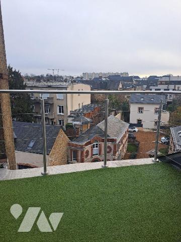 HYPER CENTRE VILLE - AU PIED DES COMMERCES
Appartement situé au 2ème et dernier étage, entière...