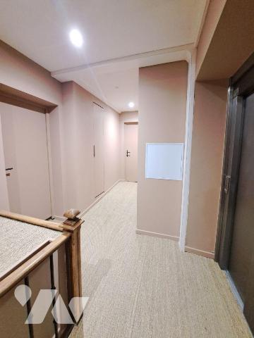 HYPER CENTRE VILLE - AU PIED DES COMMERCES
Appartement situé au 2ème et dernier étage, entière...