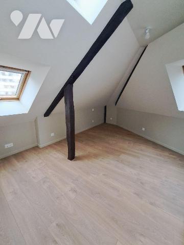 HYPER CENTRE VILLE - AU PIED DES COMMERCES
Appartement situé au 2ème et dernier étage, entière...