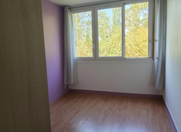Appartement Villeneuve Saint Georges 3 pièces de 66 m2 + une cave en rez-de-chaussée