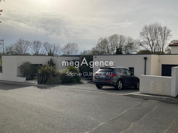 Maison à LE PUY-SAINT-BONNET, 49300 - 6 pièces 176m²