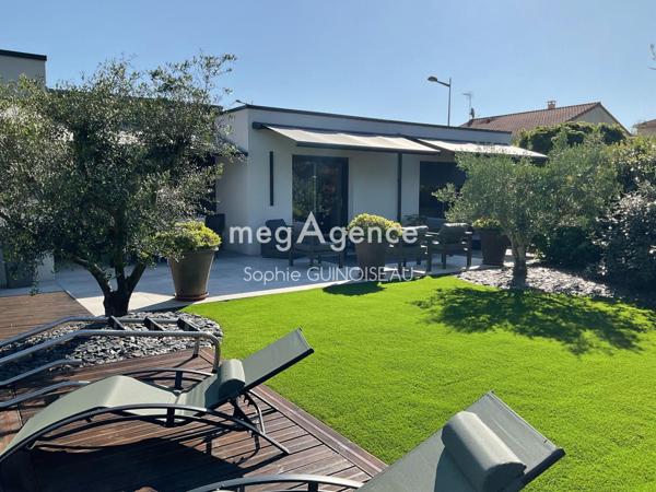 Maison à LE PUY-SAINT-BONNET, 49300 - 6 pièces 176m²