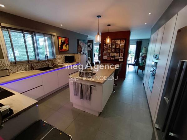 Maison à LE PUY-SAINT-BONNET, 49300 - 6 pièces 176m²