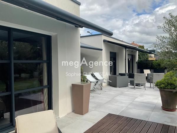 Maison à LE PUY-SAINT-BONNET, 49300 - 6 pièces 176m²