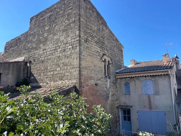 Maison à vendre sud Luberon village de Lauris 2 corps de bâtiments, 3 chambres, 120 m2 environ  terrasse caves atelier