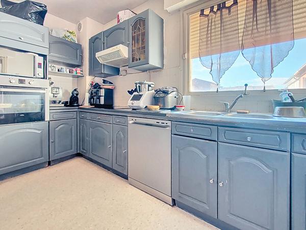 À vendre : Appartement 4 pièces en centre ville de LA LONDE LES MAURES