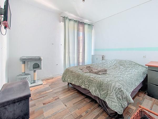 À vendre : Appartement 4 pièces en centre ville de LA LONDE LES MAURES