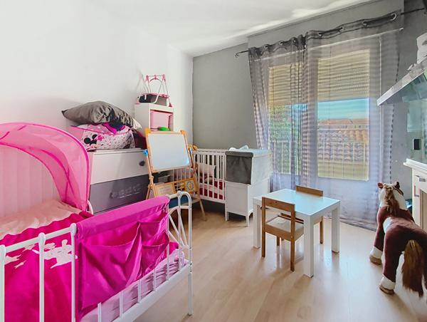 À vendre : Appartement 4 pièces en centre ville de LA LONDE LES MAURES