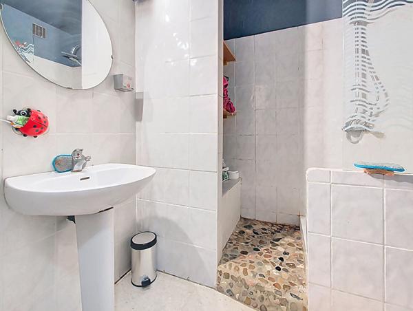 À vendre : Appartement 4 pièces en centre ville de LA LONDE LES MAURES