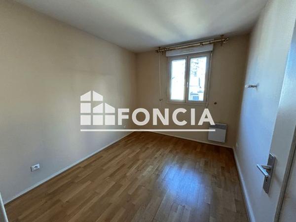 Location Appartement 4 pièces 102.1 m² - 10-12 PLACE SAINT MARTIN Vendome 41100