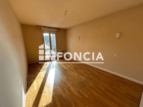 Location Appartement 4 pièces 102.1 m² - 10-12 PLACE SAINT MARTIN Vendome 41100