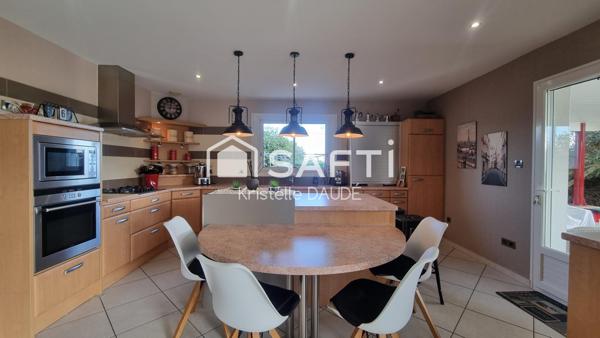 Maison T5 avec garage en sous sol, piscine et dépendance