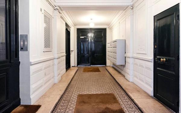 Appartement à louer    2 pièces • 70,50 m2 Paris 10