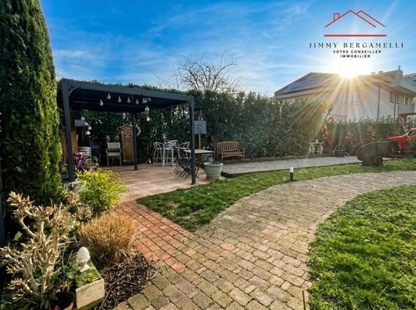 Maison de standing avec piscine et espaces modulables à 10 min de la Suisse