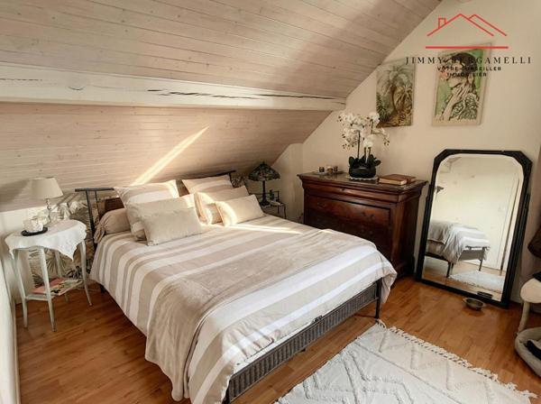 Maison de standing avec piscine et espaces modulables à 10 min de la Suisse