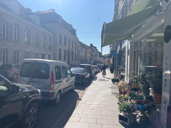 Maison Provins hypercentre 4 pièces + terrasse et cour deux pas du marché/gare à pieds !