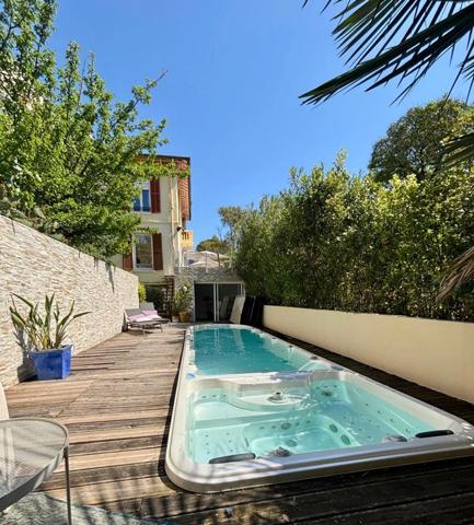 ANTIBES (06) À vendre – Appartement 5 pièces duplex en bas de villa avec piscine salle de sport et jacuzzi