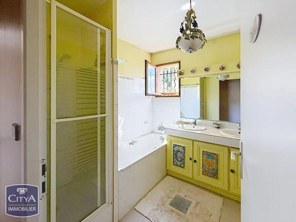Maison à vendre 6 pièces 165m² Aix-en-Provence (13080)